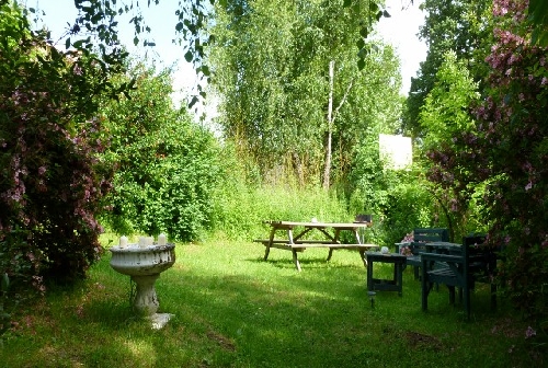 3136.Garden picnic area1.jpg